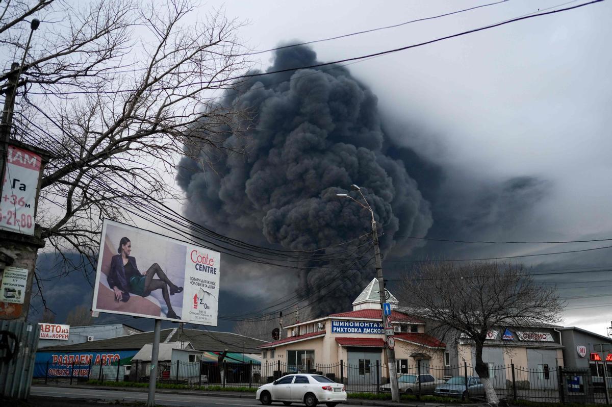 El incendio es muy visible en toda la ciudad