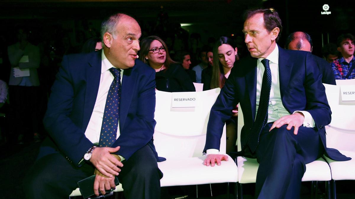 Javier Tebas junto a Emilio Butragueño, director de relaciones institucionales del Real Madrid