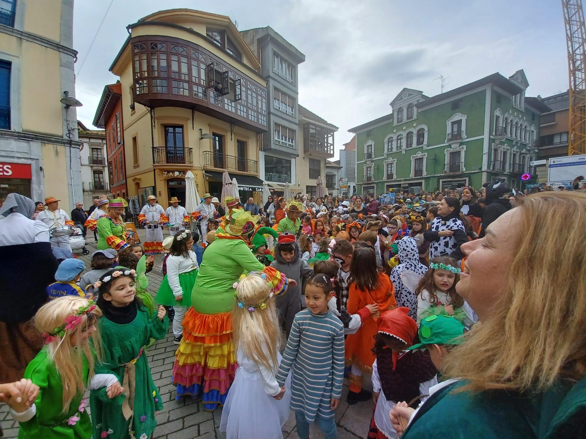 Grado es un gran Carnaval: así ha sido el multitudinario desfile del Virgen del Fresno