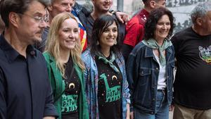 Sílvia Orriols (en el centro) en la plaza de Sant Pere de Berga
