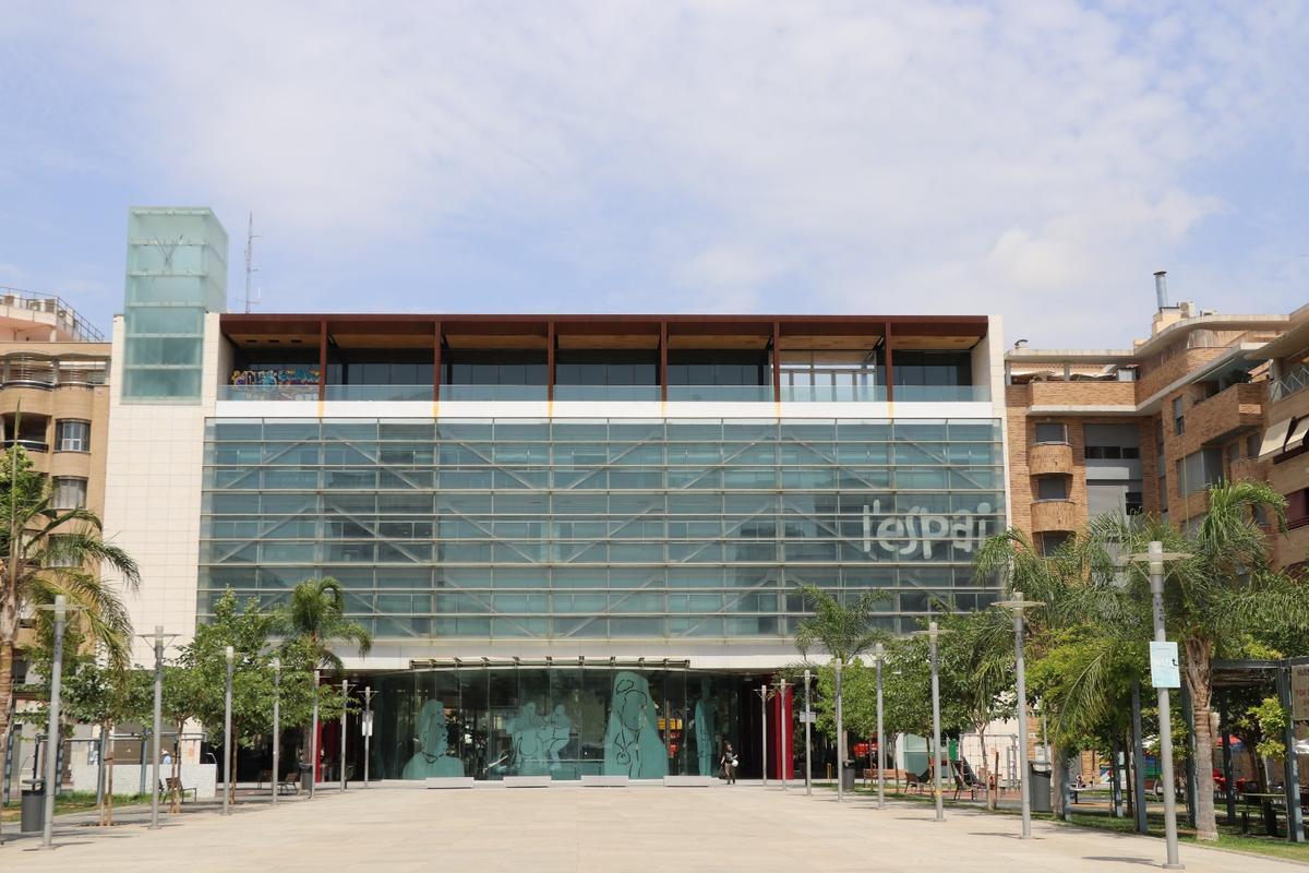 El edificio Metro, donde se ubica la biblioteca.