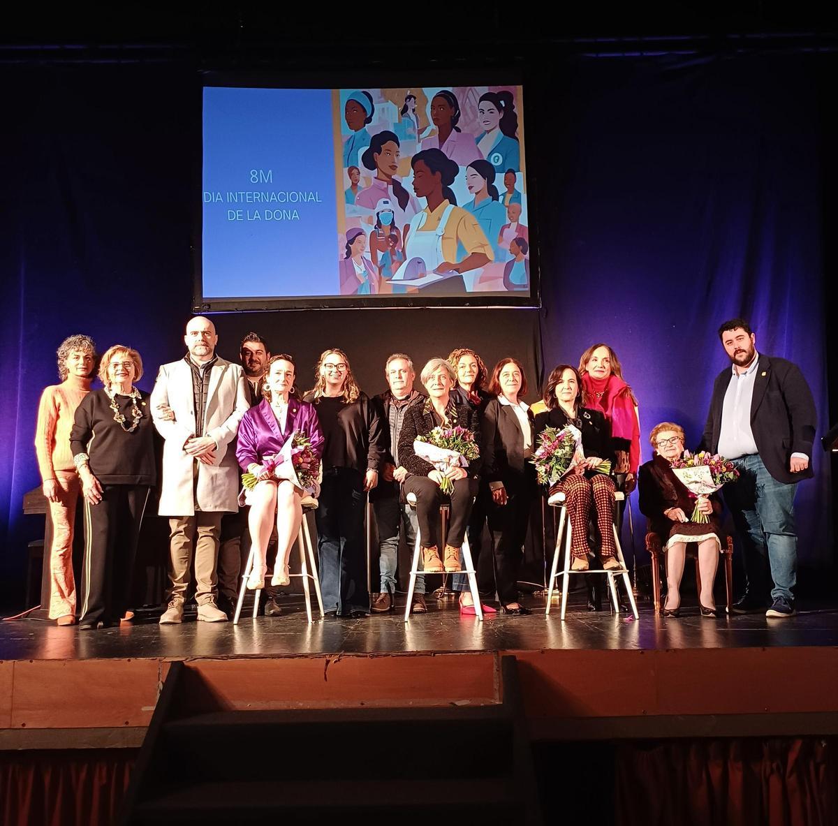 Homenaje a algunas mujeres destacadas del municipio el pasado año.