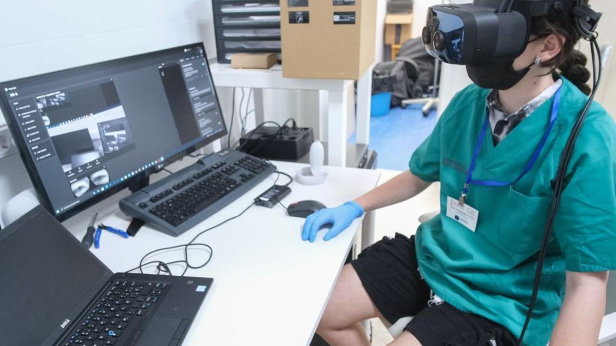 La herramienta incluye unas gafas de realidad virtual que permiten al paciente &quot;trasladarse&quot; a distintos escenarios.
