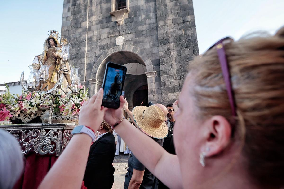 Procesión marítimo-terrestre de la Virgen del Carmen en Santa Cruz