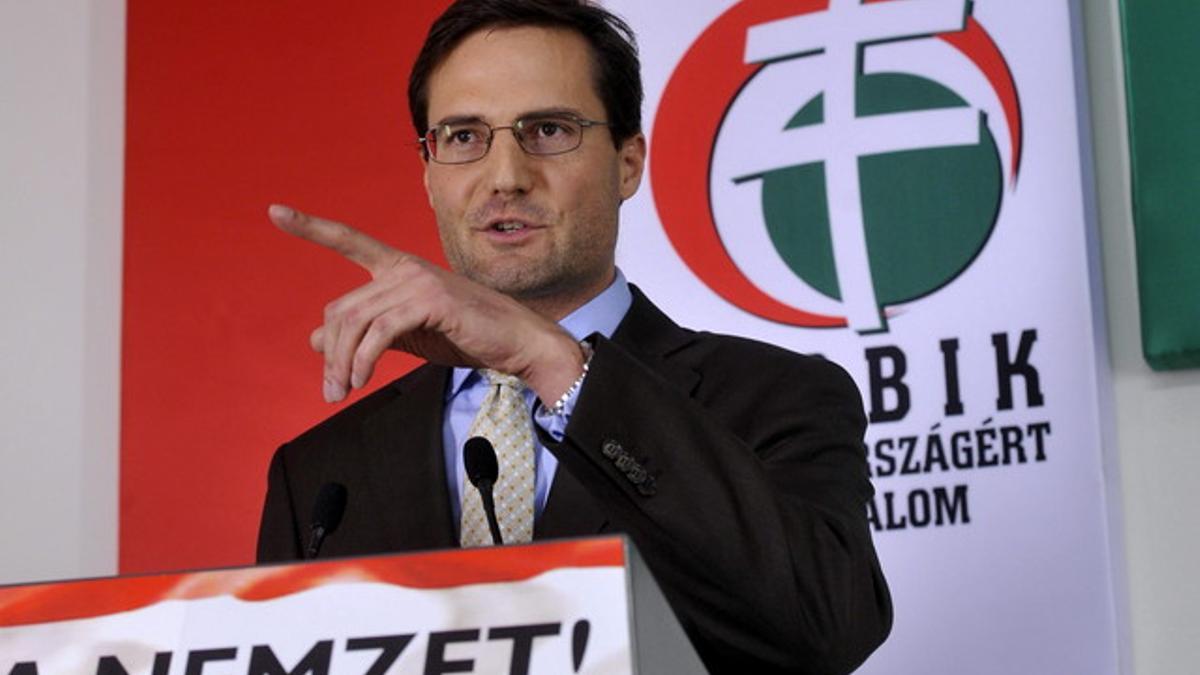 El vicejefe del grupo parlamentario de Jobbik, Márton Gyöngyösi, el martes en Budapest, durante una rueda de prensa.