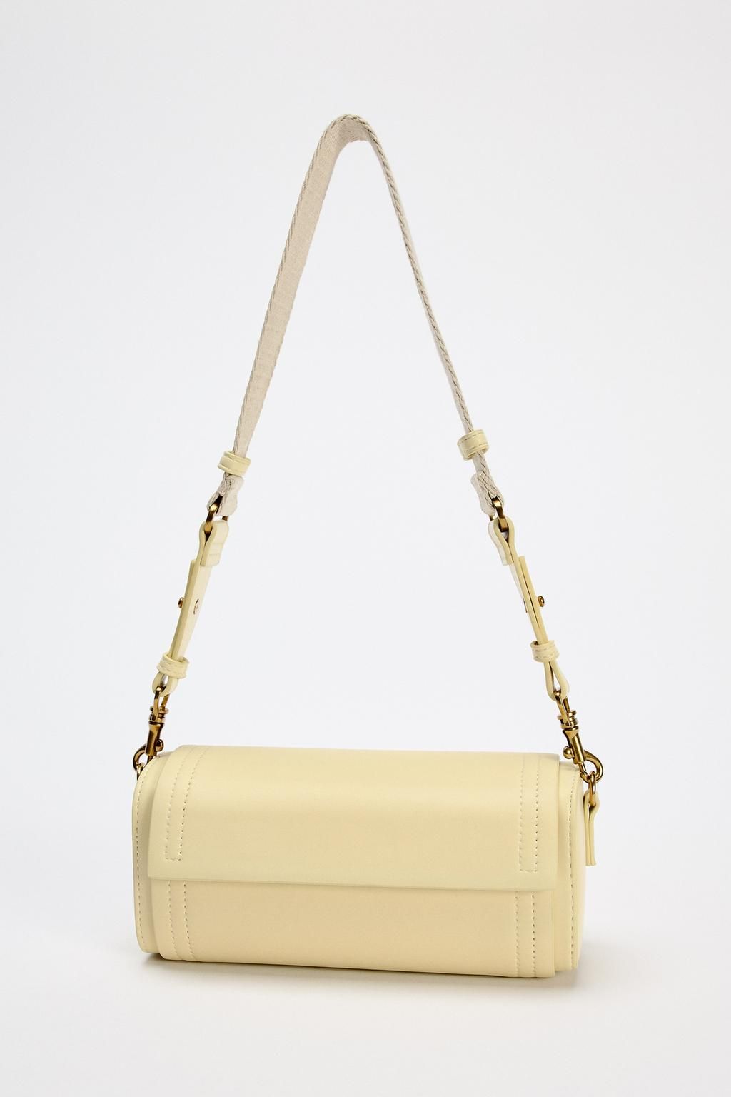 Bolso tipo ‘baguette’ de Zara