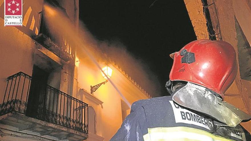 Derrumbe en un edificio de Cervera a causa de un fuego