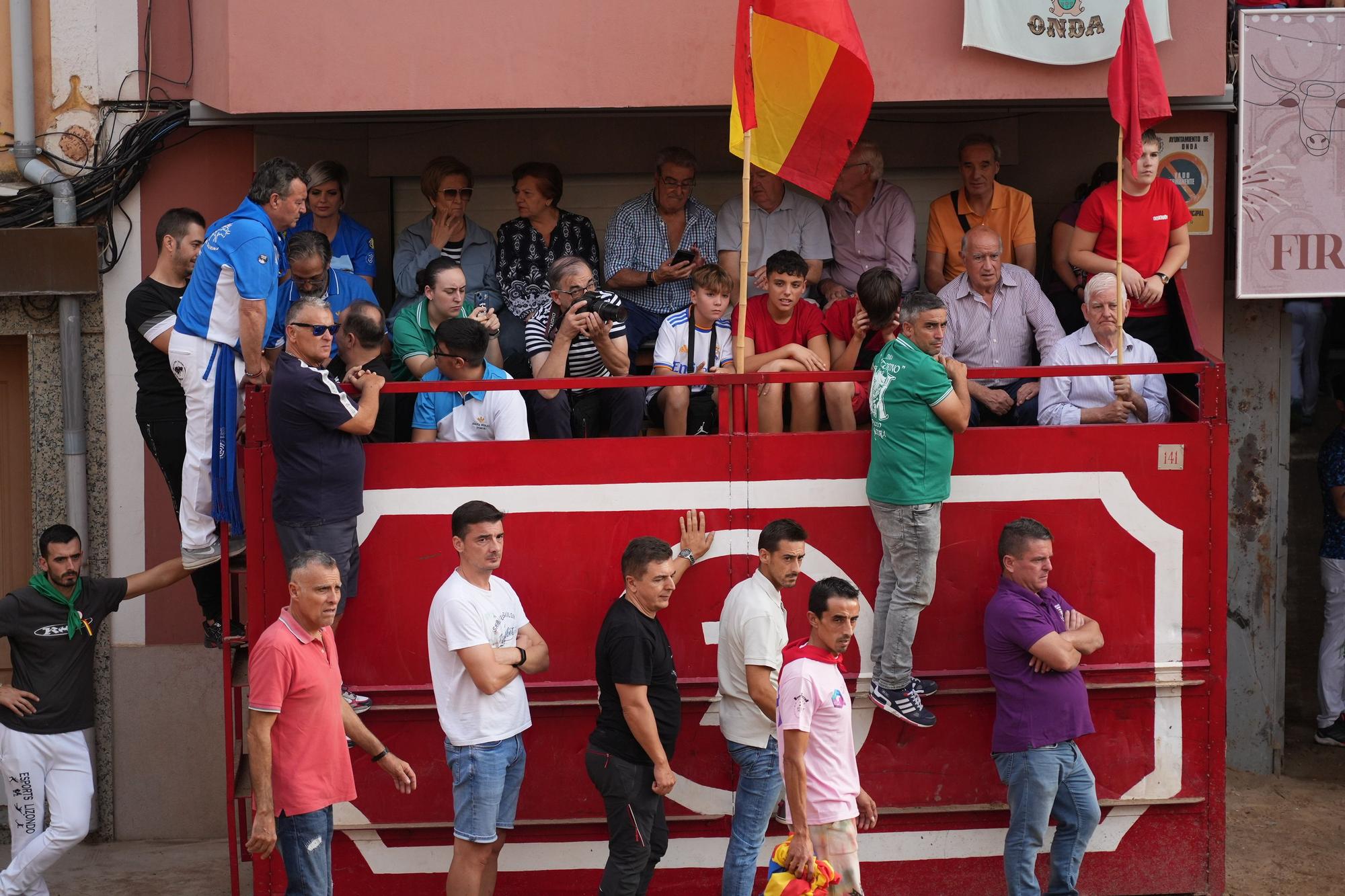 La tarde taurina del viernes de la Fira d'Onda, en imágenes