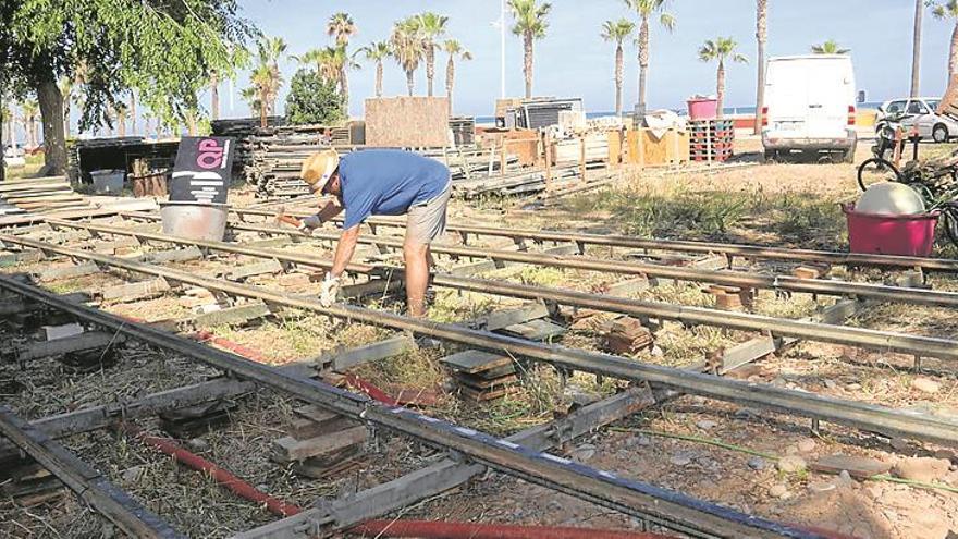 Los chiringuitos de Burriana inician el montaje para abrir a finales de mayo