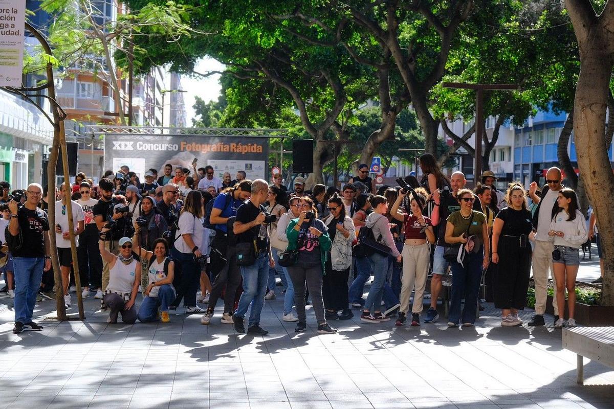 Foto de familia de los participantes en la edición pasada del certamen fotográfico