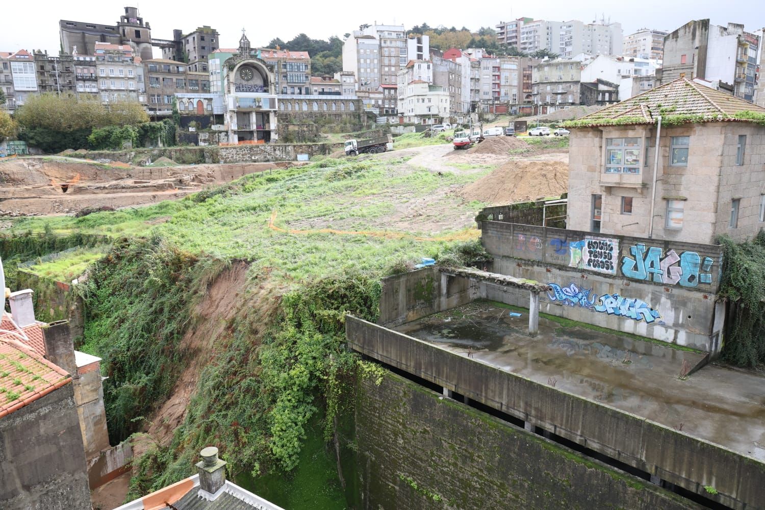 Corrimiento de tierra en un solar del Barrio do Cura