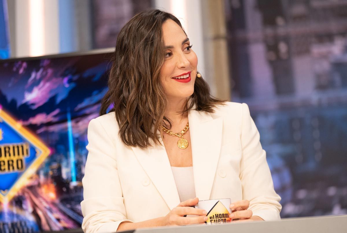 Tamara Falcó con look 'total white' en El Hormiguero