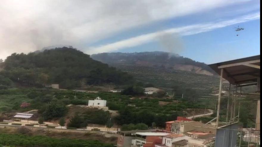 Un incendio arde sin control en la provincia de Valencia