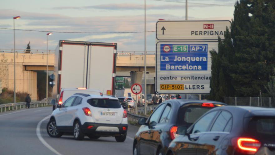 Complicacions viàries amb cues de fins a 10 quilòmetres a la Jonquera