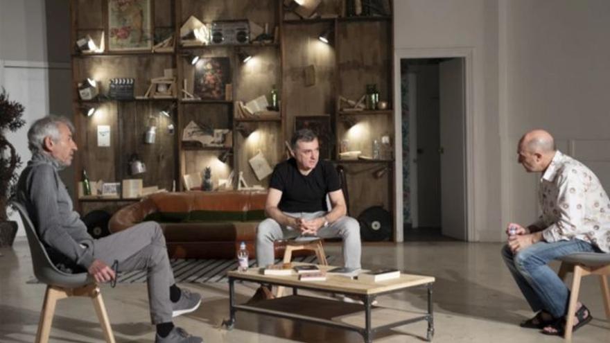 José Sacristán, Manuel Vilas y Pepe Viyuela conversan en el documental.