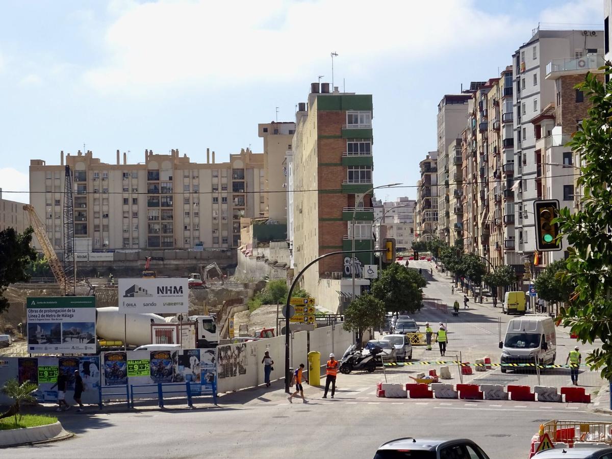 Corte al tráfico de la calle Blas de Lezo, en el cruce con el Arroyo de los Ángeles por las obras del Metro de Málaga este martes, 13 de octubre de 2026. Corte al tráfico de la calle Blas de Lezo, en el cruce con el Arroyo de los Ángeles por las obras del Metro de Málaga este martes, 13 de octubre de 2026.