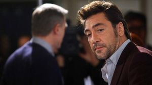 Bardem diu que els malvats d’avui són els que rescaten els bancs i no les persones.