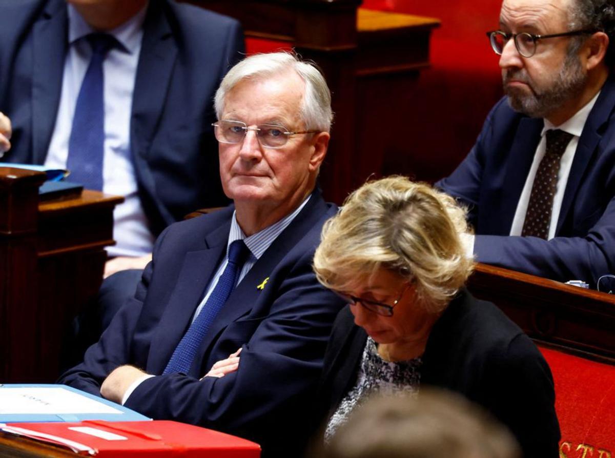 Barnier esquiva la censura amb l’ajuda de Le Pen