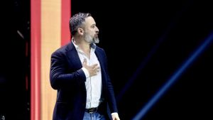 Abascal titlla Sánchez de "xulo putes" i lloa l’assassinat Charlie Kirk