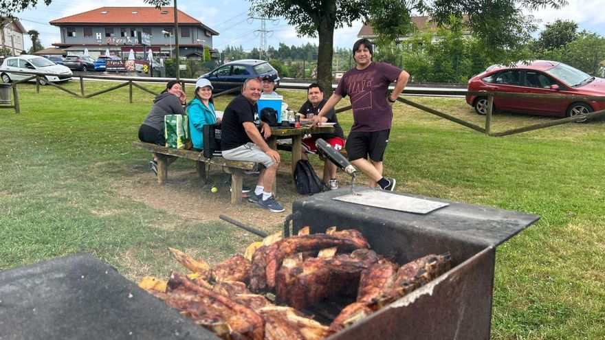 Daniel Sánchez junto a sus amigos. | N. M.