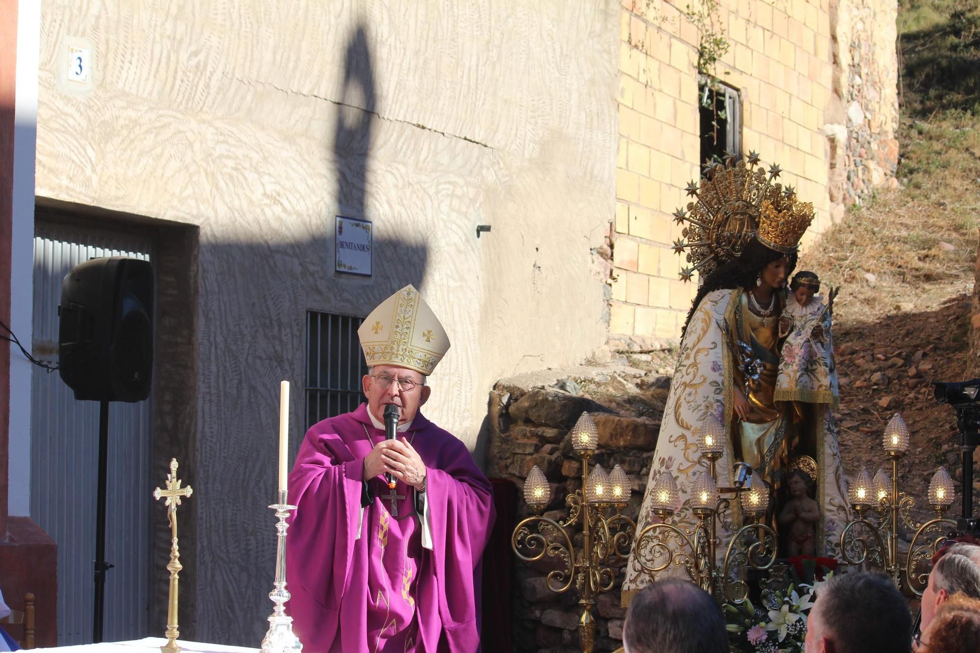 Las mejores imágenes de la inauguración de la capilla de Benitandús