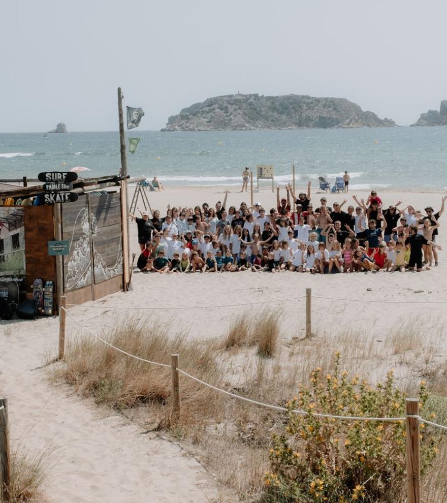 Fer surf des de Girona: un casal d&#039;estiu per descobrir el mar sobre la taula