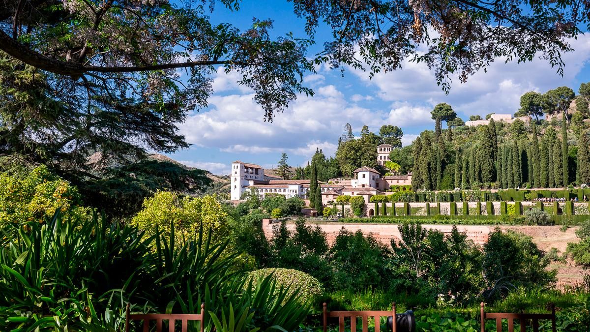 Parador de Granada: Sumérgete en el encanto de un antiguo convento dentro de los muros de La Alhambra