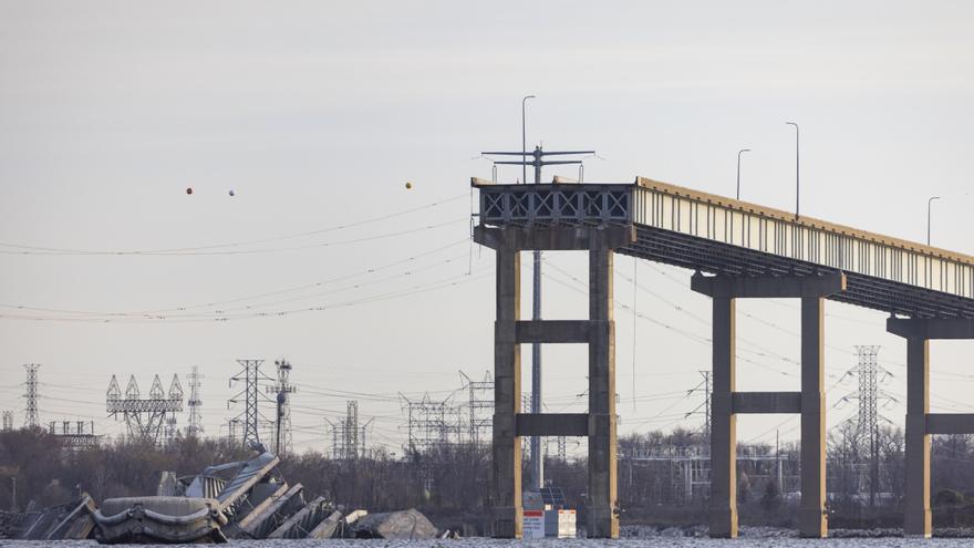 Las impresionantes imágenes del puente derribado por un carguero en Baltimore