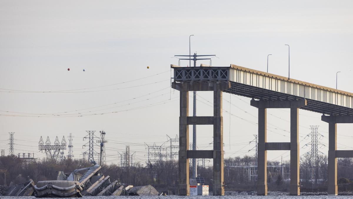 Baltimore bridge collapses after being hit by cargo ship