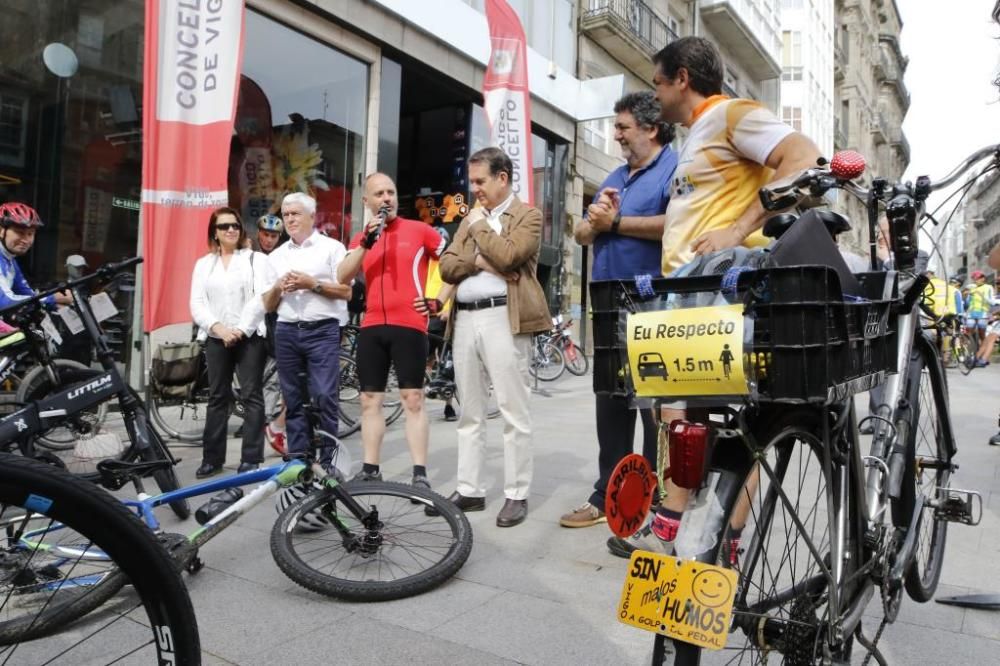 Más de medio millar de aficionados participan en A Pedaliña