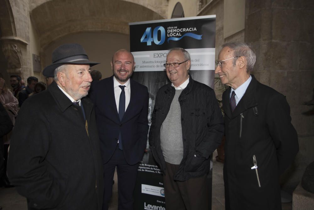 Exposición "40 años de ayuntamientos democráticos" en la Diputación de València