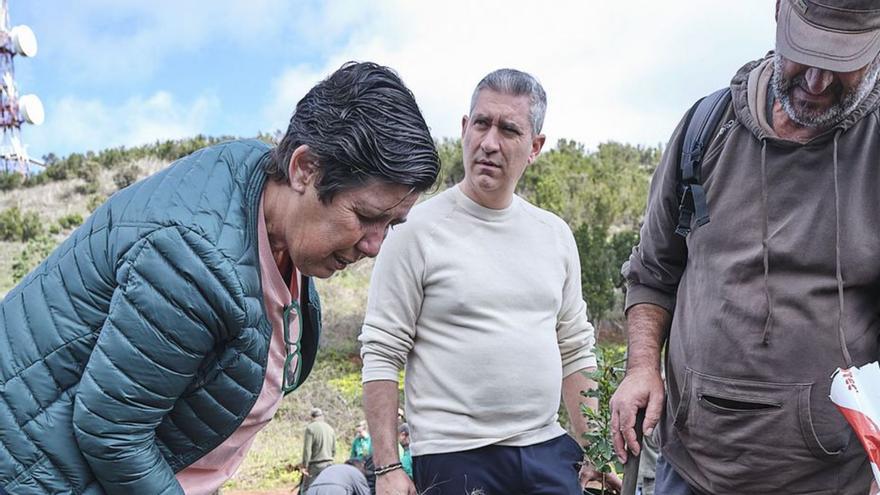 Rosa Dávila (centro), ayer en Montaña Fagundo.