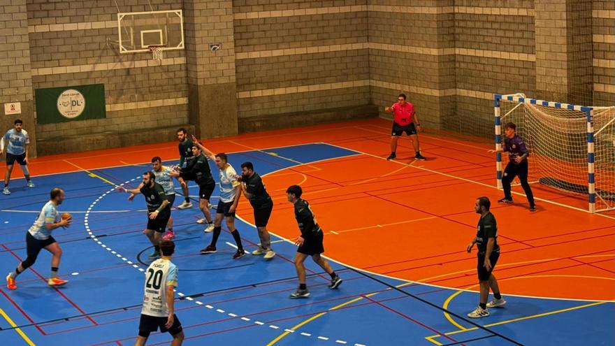 Mandan los equipos locales en las ligas senior masculina y femenina
