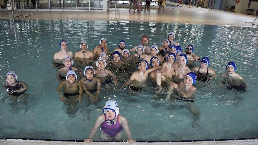 Tarde de waterpolo de la Asociación Síndrome de Down y el Ciudad de Oviedo