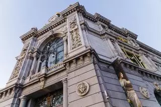 La deuda pública se modera al 102,7% del PIB en abril, con 1,663 billones de euros