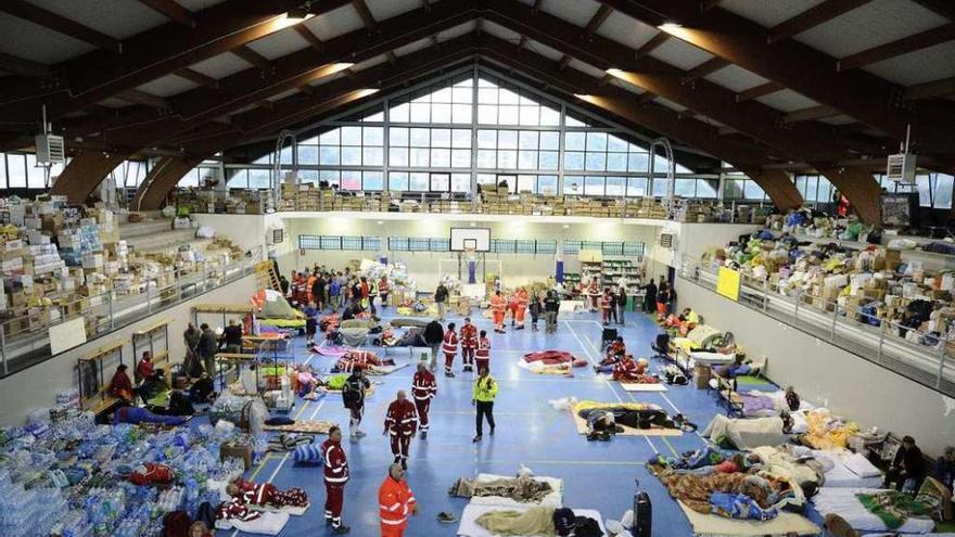 Vista general de un pabellón convertido en alojamiento temporal de los damnificados de Amatrice. // Efe