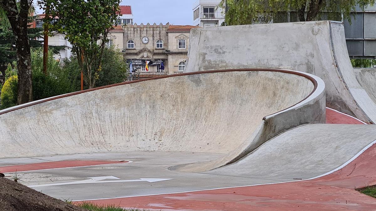 La pista de skate y el consistorio, en O Corgo.