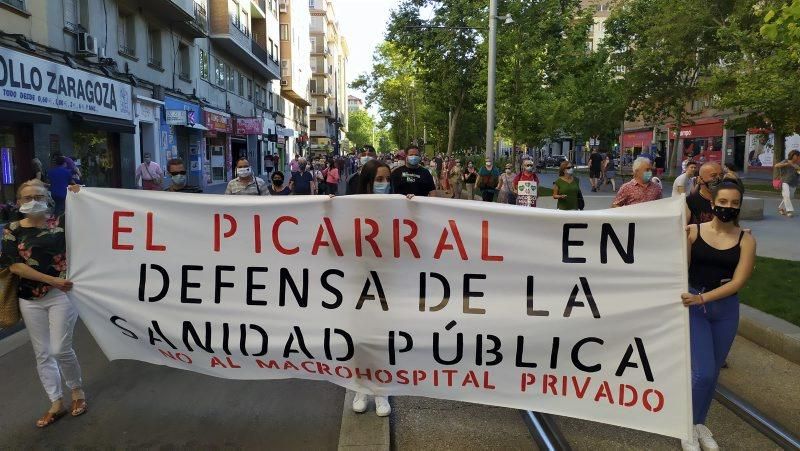 Manifestación en contra del hospital privado