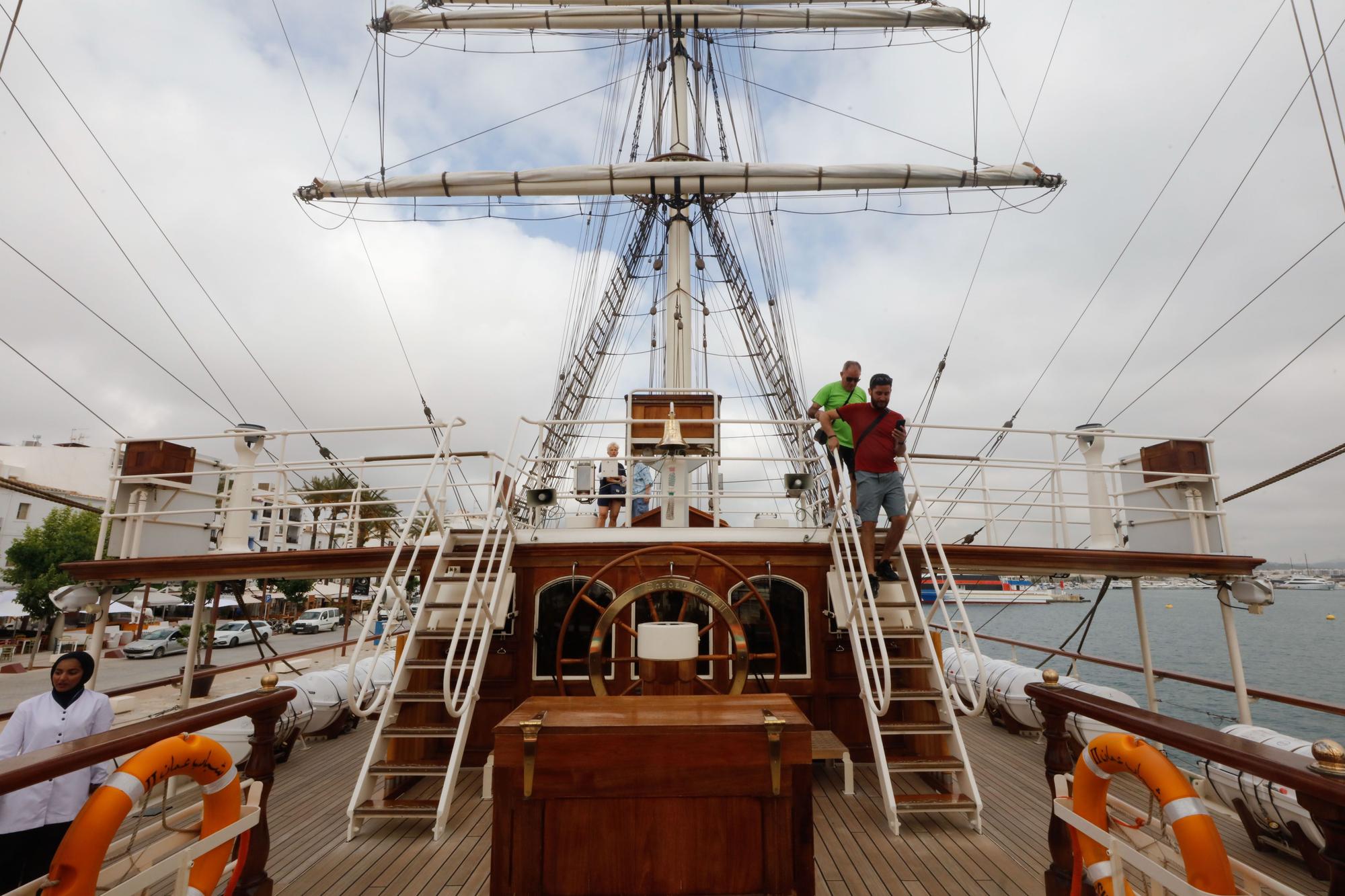 Jornada de puertas abiertas en el velero de Omán barco escuela 'Royal Shabab Omán 2'