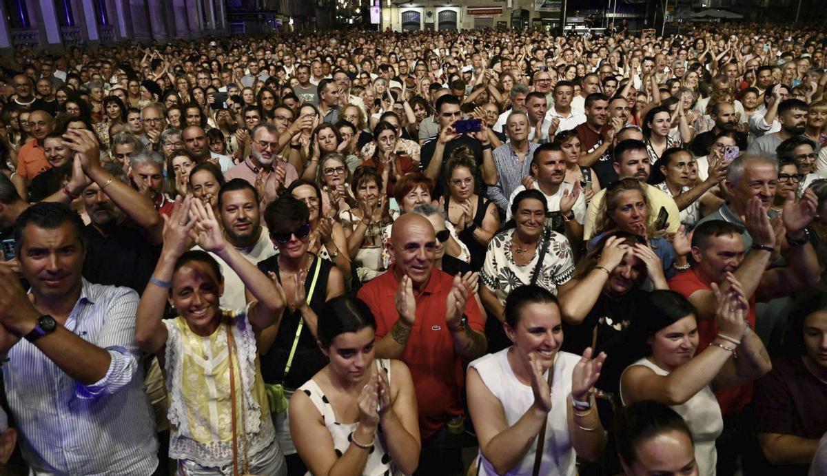 El concierto congregó a público de varias generaciones. | RAFA VÁZQUEZ