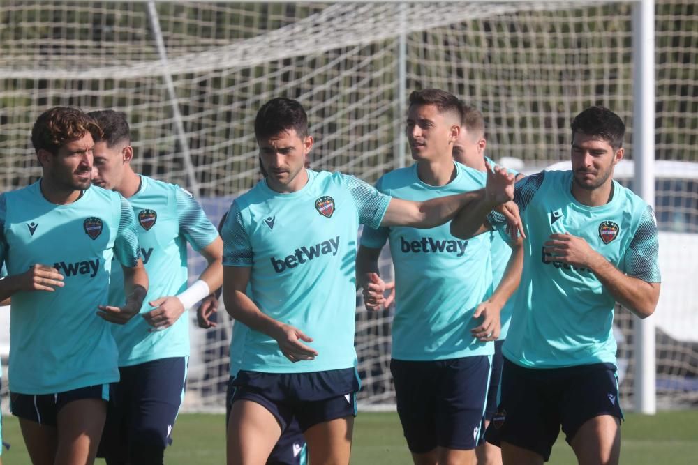 El Levante abre el entrenamiento a los medios