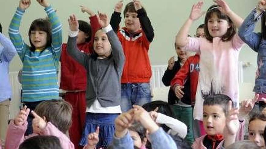 Niños de Rubiáns durante el cuentacuentos.  // N.P.