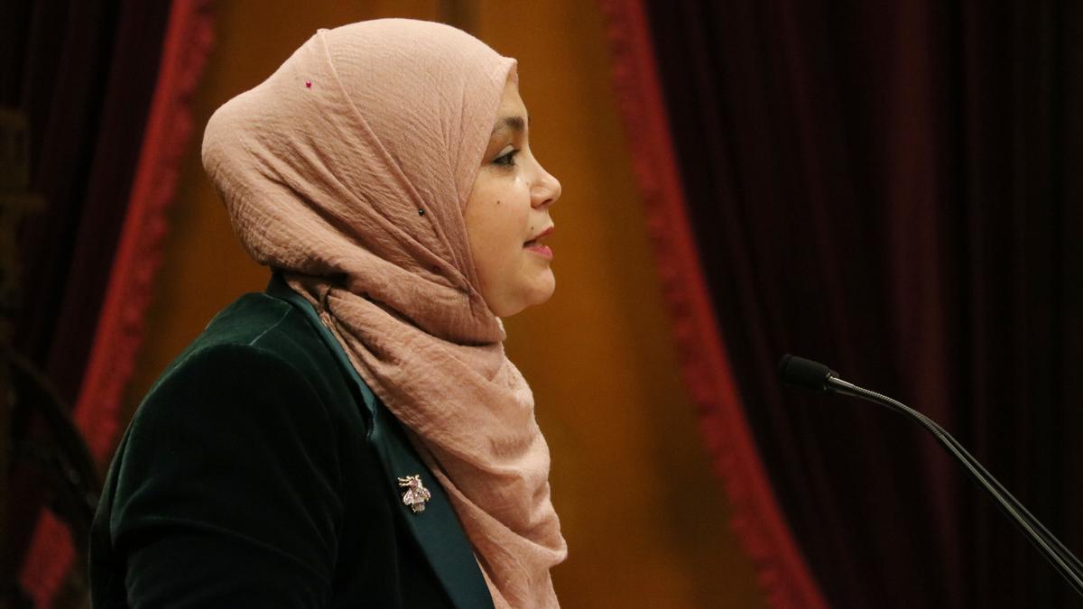 La diputada d&#039;ERC Najat Driouech intervenint al ple del Parlament el 29 d&#039;abril del 2021