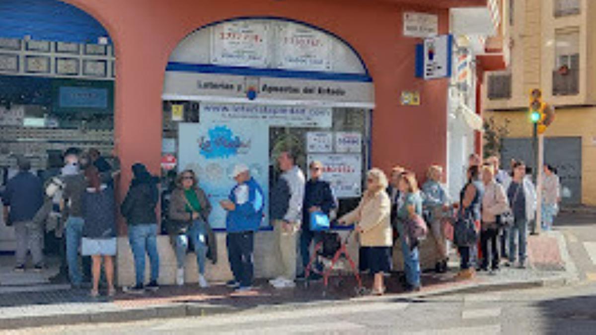 Ya se ven colas para comprar décimos en Lotería La Piedad