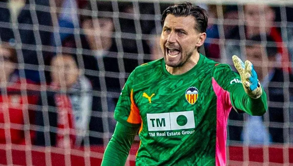 Dimitrievski, porterto titular del Valencia en la actualidad