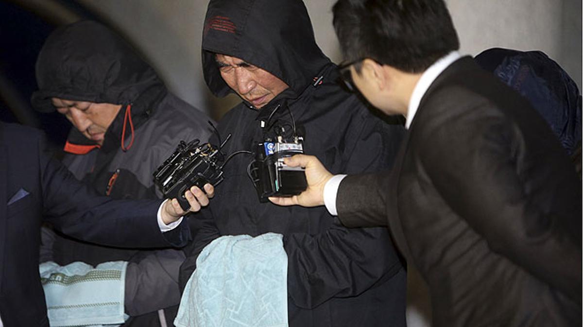 La policía de Corea del Sur ha detenido a Lee Joon-Seok, capitán del ’Sewol’.