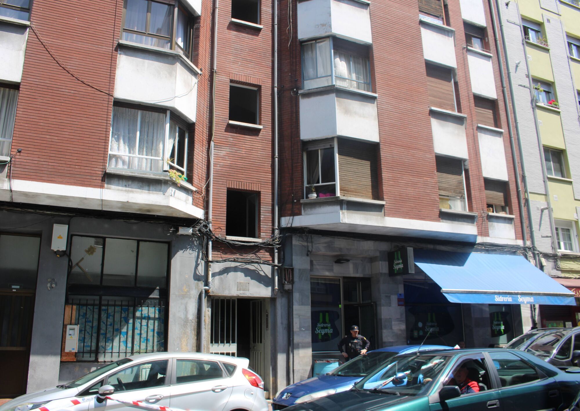 suceso calle Aller hombre lanzado por la ventana Mieres