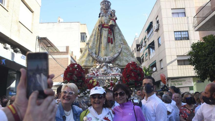 La Virgen de  la Fuensanta se pone el traje de luces