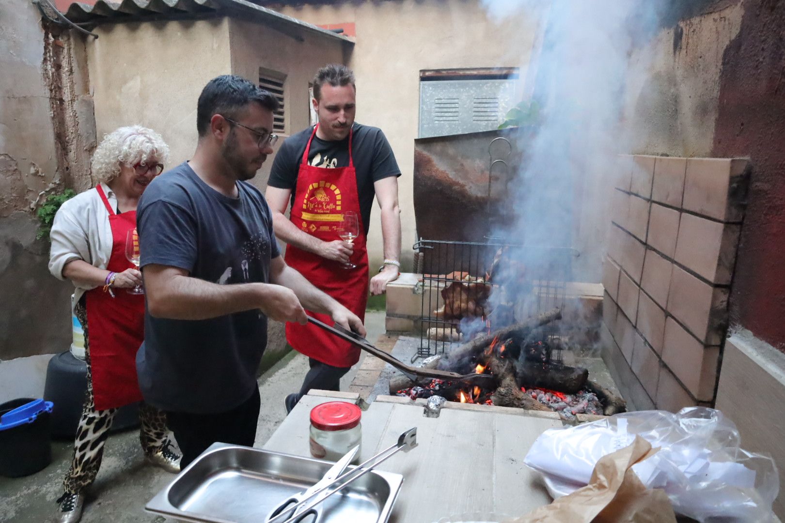 FOTOGALERÍA I Las imágenes de la Nit de la Xulla y del encuentro de elaboración de allioli de las fiestas de Vila-real
