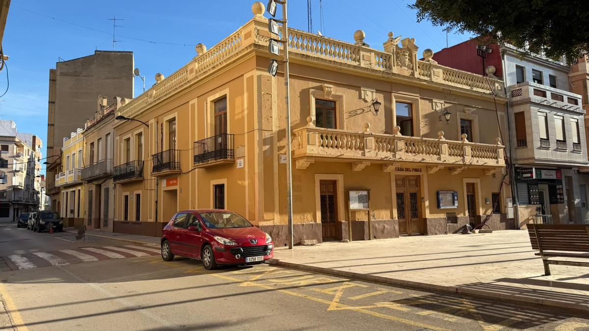 El Ayuntamiento de Foios ya sin vallado.